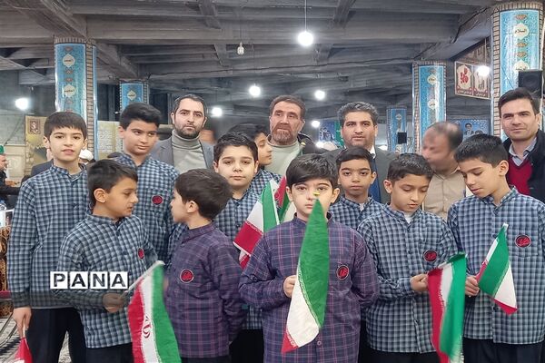 میز خدمت در نمازجمعه شهرستان قدس به‌مناسبت دهه فجر در شهرستان قدس