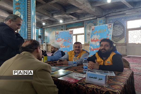 میز خدمت در نمازجمعه شهرستان قدس به‌مناسبت دهه فجر در شهرستان قدس