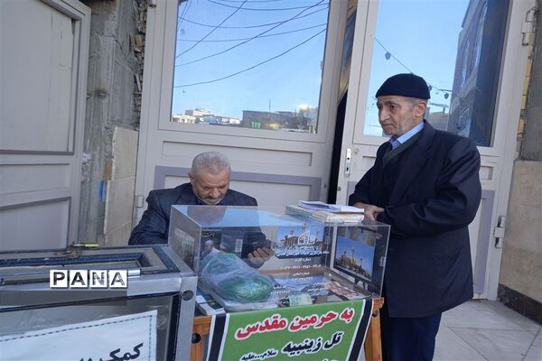 میز خدمت در نمازجمعه شهرستان قدس به‌مناسبت دهه فجر در شهرستان قدس