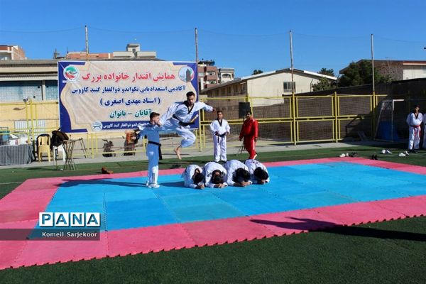 همایش تکواندو کاران در شهرستان گنبد