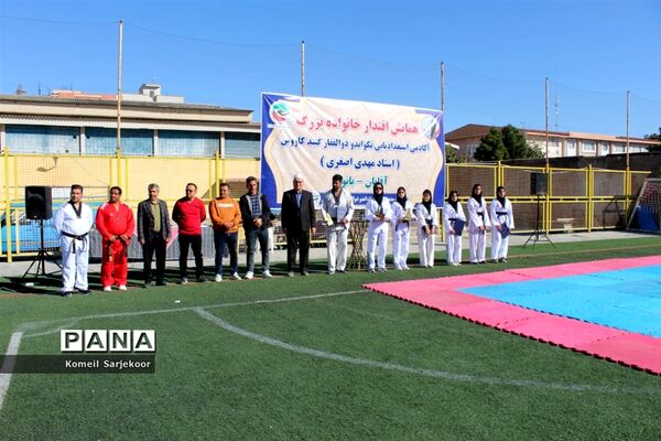 همایش تکواندو کاران در شهرستان گنبد