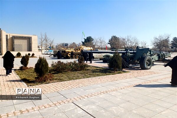 بازدید دانش‌آموزان دبیرستان  فرهنگ ام ابیها (س) ناحیه ۵  از مرکز فرهنگی و موزه دفاع مقدس