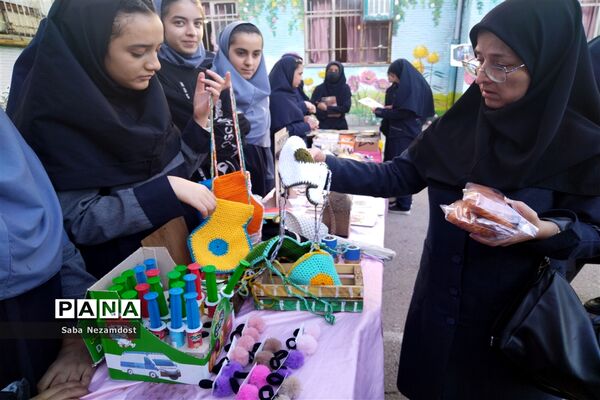 برگزاری بازارچه کسب و کار در مدرسه امجدی  ناحیه ۵ مشهد