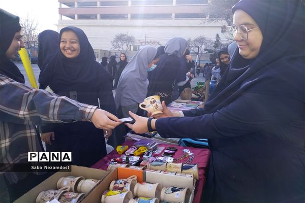 برگزاری بازارچه کسب و کار در مدرسه امجدی  ناحیه ۵ مشهد