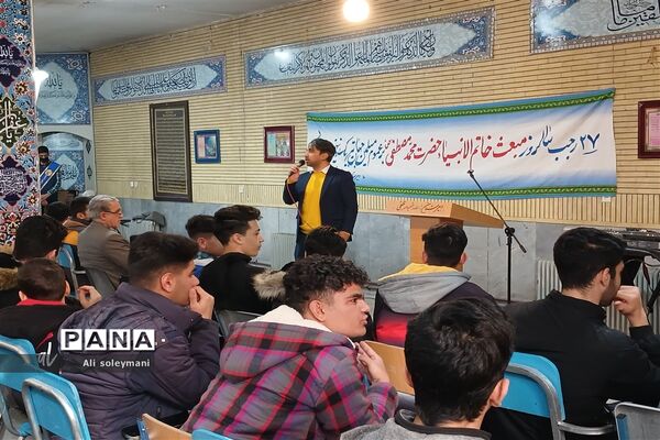 جشن انقلاب در دبیرستان شاهد شهید حاج‌ عباس نجفی