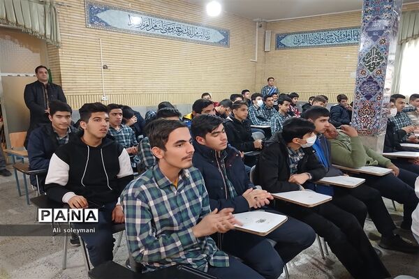 جشن انقلاب در دبیرستان شاهد شهید حاج‌ عباس نجفی