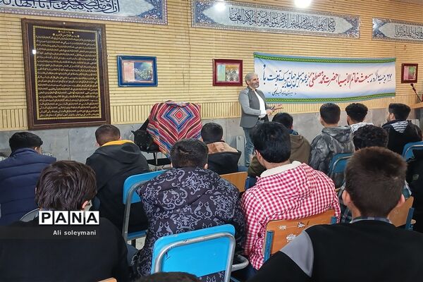 جشن انقلاب در دبیرستان شاهد شهید حاج‌ عباس نجفی