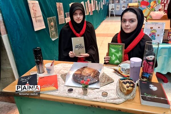 نمایشگاه مدرسه انقلاب در دبیرستان شاهد بهشت رباط‌کریم