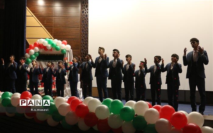 برگزاری مراسم جشن دهه فجر در دانشگاه قم