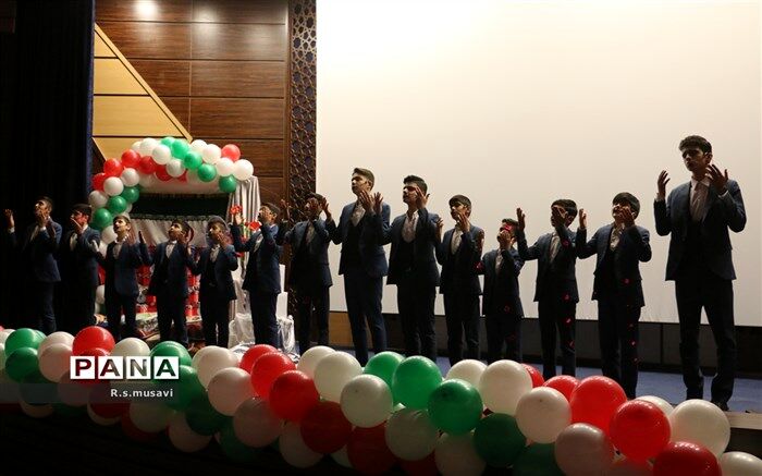 برگزاری مراسم جشن دهه فجر در دانشگاه قم