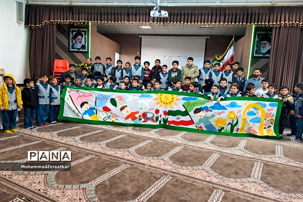 اجرای نقاشی همگانی یاران حاج قاسم در دبستان شاهد کاشمر