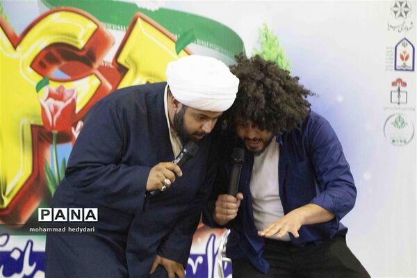 جشن دو هزار نفری دانش‌آموزان یزدی