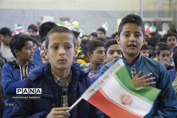 جشن دو هزار نفری دانش‌آموزان یزدی