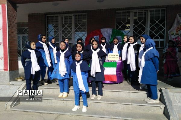 برگزاری جشنواره بومی محلی و دست سازه‌های هنری و جشن 22 بهمن‌ماه در دبستان حیدرعلی