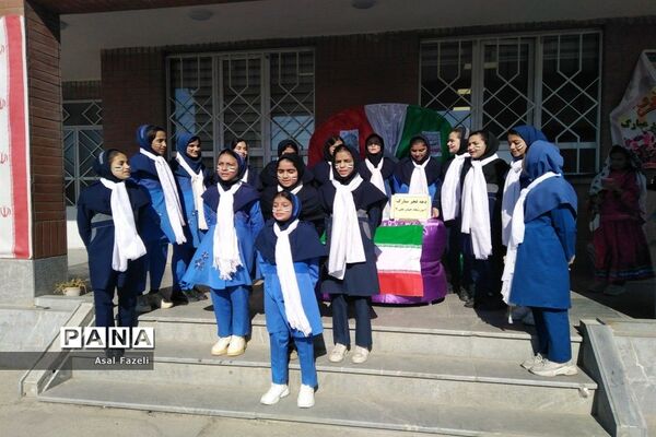 برگزاری جشنواره بومی محلی و دست سازه‌های هنری و جشن 22 بهمن‌ماه در دبستان حیدرعلی