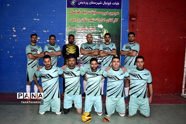 مسابقه فوتسال کارکنان شهرستان پردیس با حضور تیم آموزش و پرورش این شهرستان