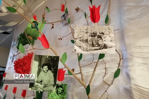 مراسم ایام الله فجر در دبستان دخترانه توفیق شهرستان رباط کریم