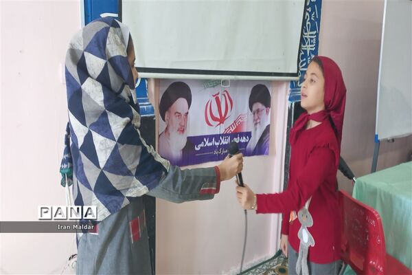 جشن انقلاب در دبستان لطیفه
