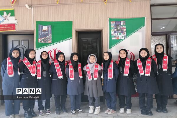 جشن پیروزی انقلاب اسلامی در دبستان شهید خلیل طهماسبی
