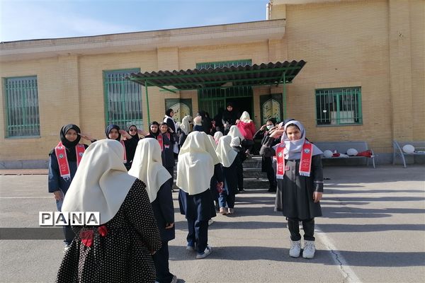 جشن پیروزی انقلاب اسلامی در دبستان شهید خلیل طهماسبی