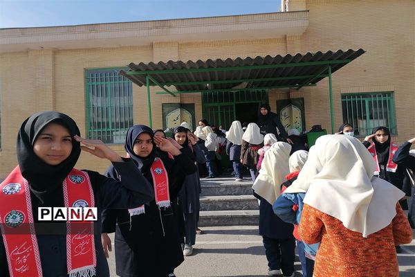 جشن پیروزی انقلاب اسلامی در دبستان شهید خلیل طهماسبی