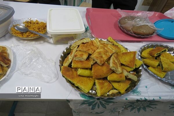 جشنواره غذاهای در هنرستان امام خمینی (ره)