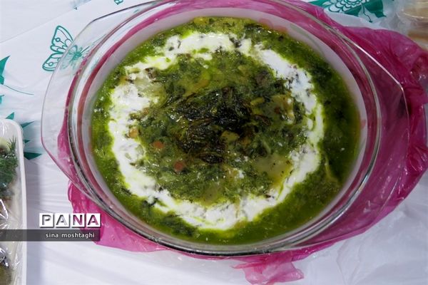 جشنواره غذاهای در هنرستان امام خمینی (ره)