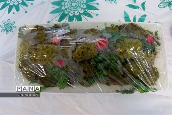 جشنواره غذاهای در هنرستان امام خمینی (ره)