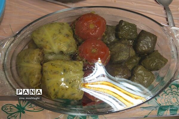 جشنواره غذاهای در هنرستان امام خمینی (ره)