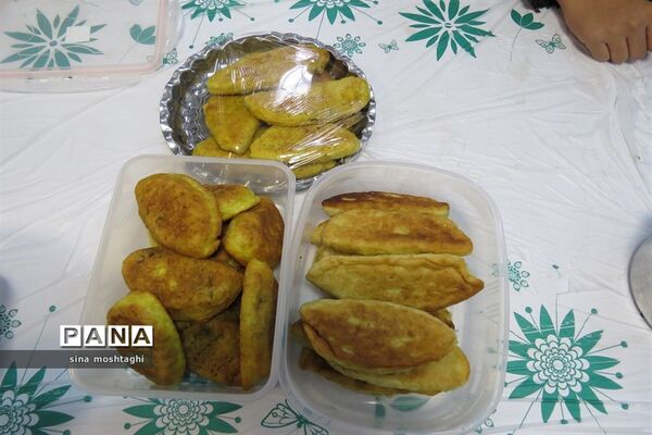 جشنواره غذاهای در هنرستان امام خمینی (ره)