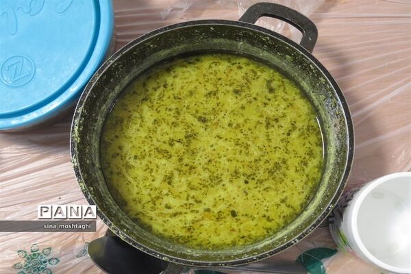 جشنواره غذاهای در هنرستان امام خمینی (ره)