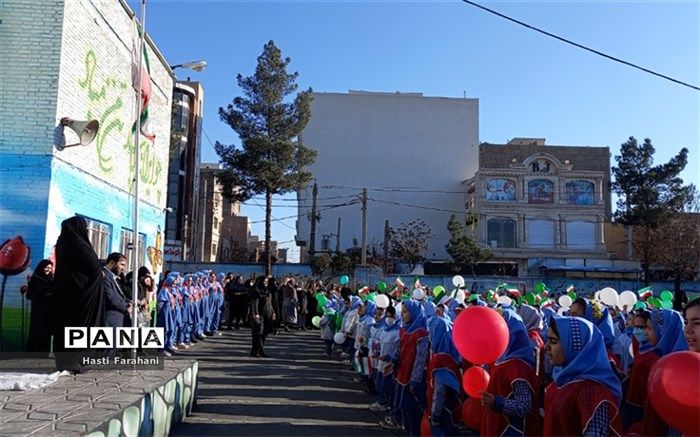 اجرای سرود همگانی در قرچک با محوریت حضور پررنگ در انتخابات/ فیلم