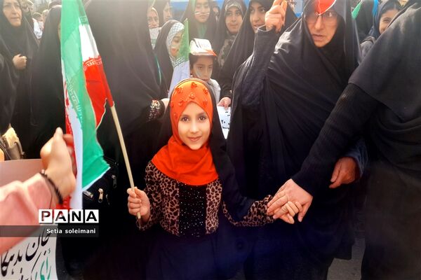حضور کودکان قائمشهری در راهپیمایی ۲۲ بهمن