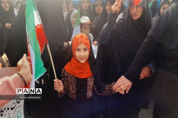 حضور کودکان قائمشهری در راهپیمایی ۲۲ بهمن