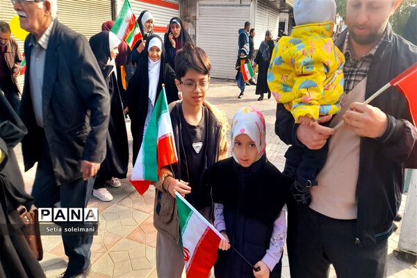 حضور کودکان قائمشهری در راهپیمایی ۲۲ بهمن