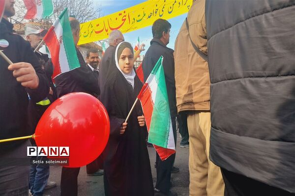 حضور کودکان قائمشهری در راهپیمایی ۲۲ بهمن