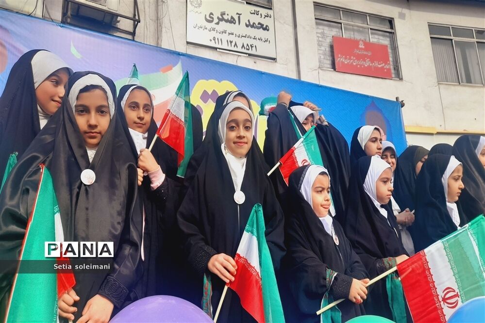 حضور کودکان قائمشهری در راهپیمایی ۲۲ بهمن