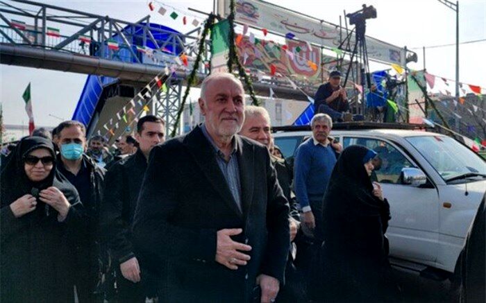 حضور گسترده در جشن انقلاب تقویت کننده حضور در انتخابات است
