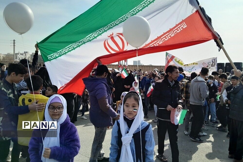 خروش مردم فشافویه در جشن پیروزی انقلاب اسلامی