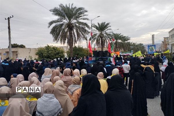 موج وحدت مردم حاجی‌آباد در راهپیمایی ۲۲ بهمن