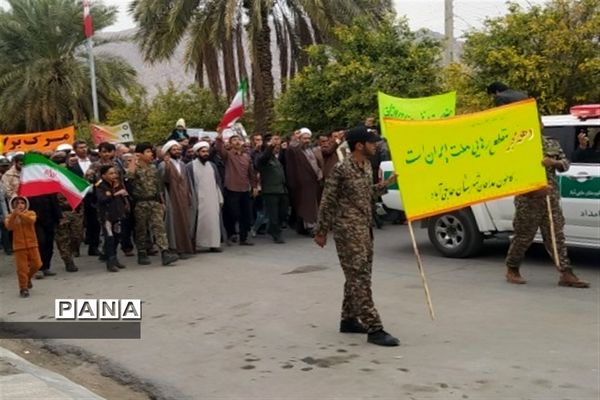 موج وحدت مردم حاجی‌آباد در راهپیمایی ۲۲ بهمن