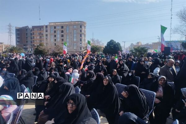 حضور پرشور مردم دارالمومنین کاشان در جشن پیروزی انقلاب