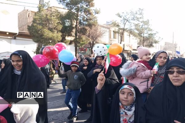 حضور پرشور مردم دارالمومنین کاشان در جشن پیروزی انقلاب