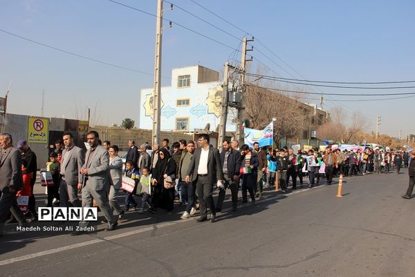 حضور پرشور مردم اسلامشهر در راهپیمایی یوم‌الله 22 بهمن