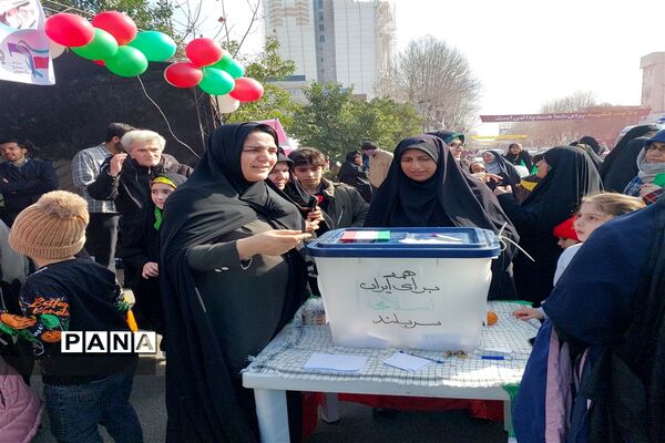 راهپیمایی ۲۲ بهمن در شهرستان قائمشهر