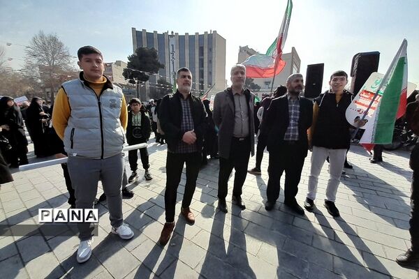 حضور باشکوه مردم ناحیه 2 شهرری در راهپیمایی 22 بهمن