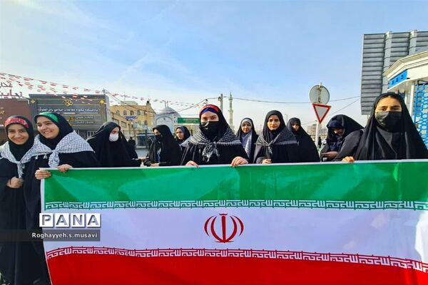 جلوه‌هایی از حضور گسترده مردم قم در راهپیمایی ۲۲ بهمن
