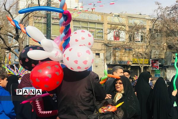 حضور پرشور آموزش و پرورش ناحیه سه مشهد در راهپیمایی 22بهمن
