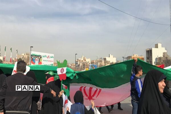 حضور پرشور آموزش و پرورش ناحیه سه مشهد در راهپیمایی 22بهمن