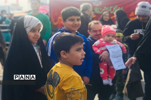 حضور پرشور آموزش و پرورش ناحیه سه مشهد در راهپیمایی 22بهمن